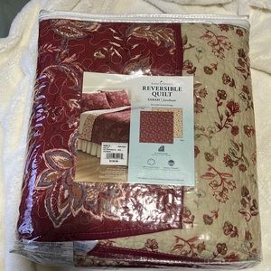 REVERSIBLE QUILT KING